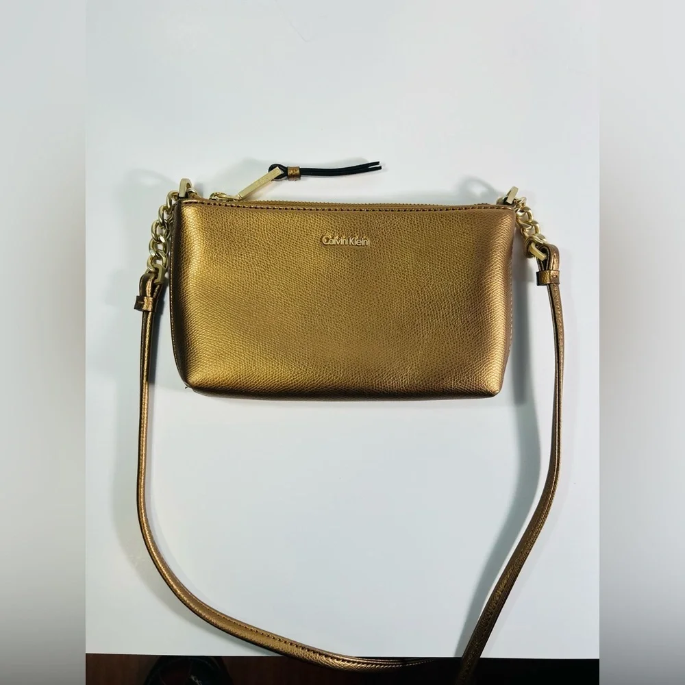 Calvin Klein Crossbody Bag in a bronze color featuring gold-toned hardware - Picture 4 of 5